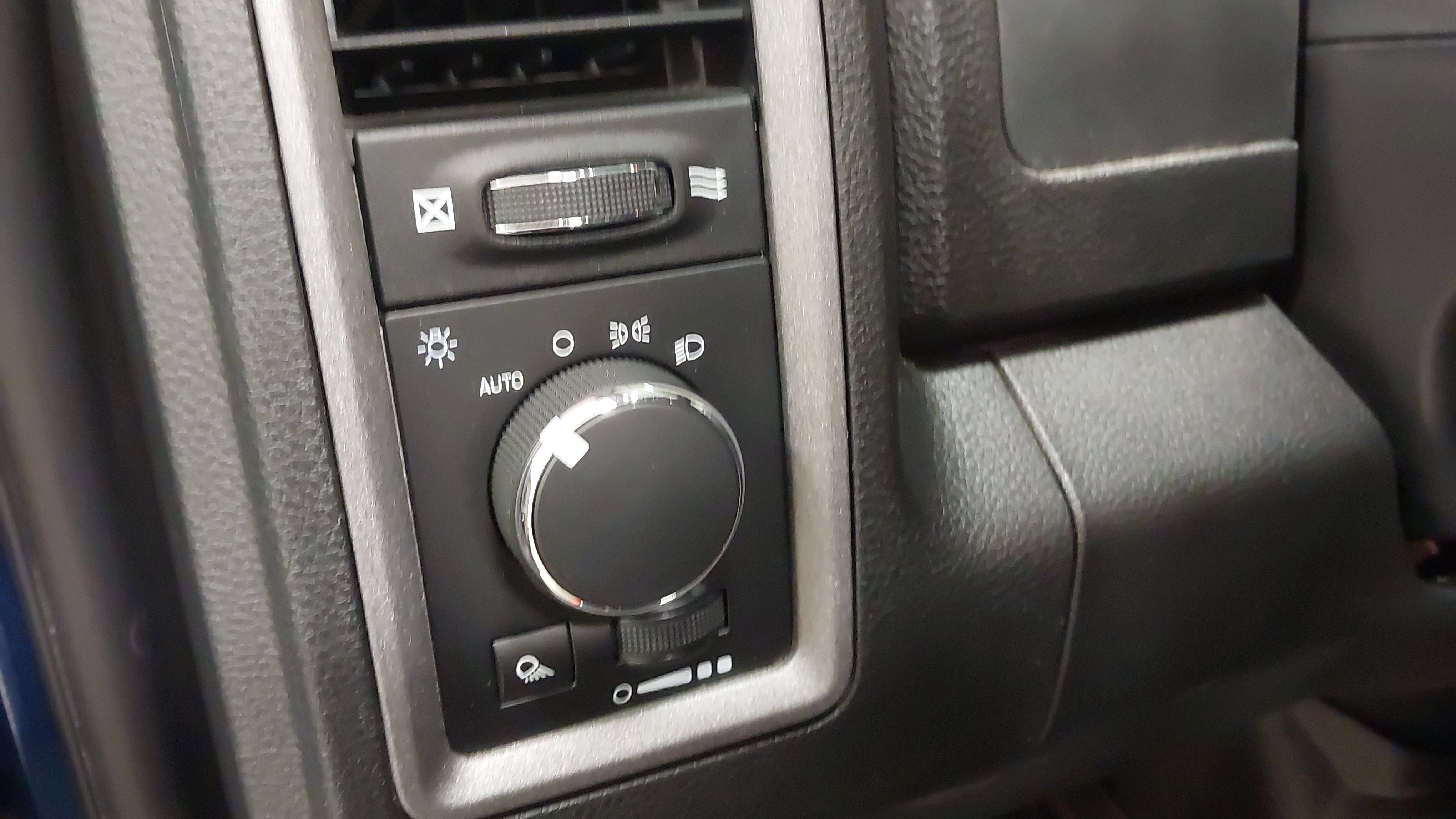 Used 2021 RAM 1500 Tradesman w/ Chrome Plus Package AWD/4WD image 23