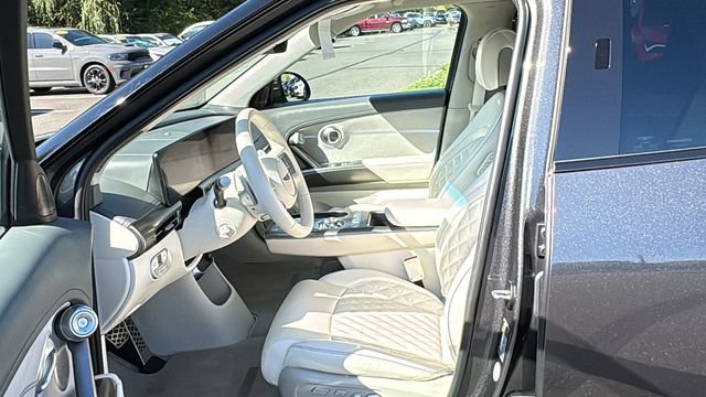 Used 2023 Genesis GV60 Performance AWD/4WD image 10