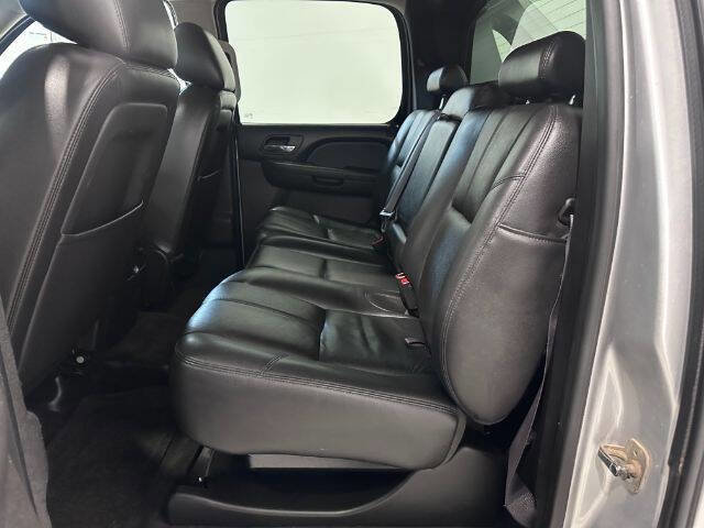 Used 2012 Chevrolet Avalanche LT image 25