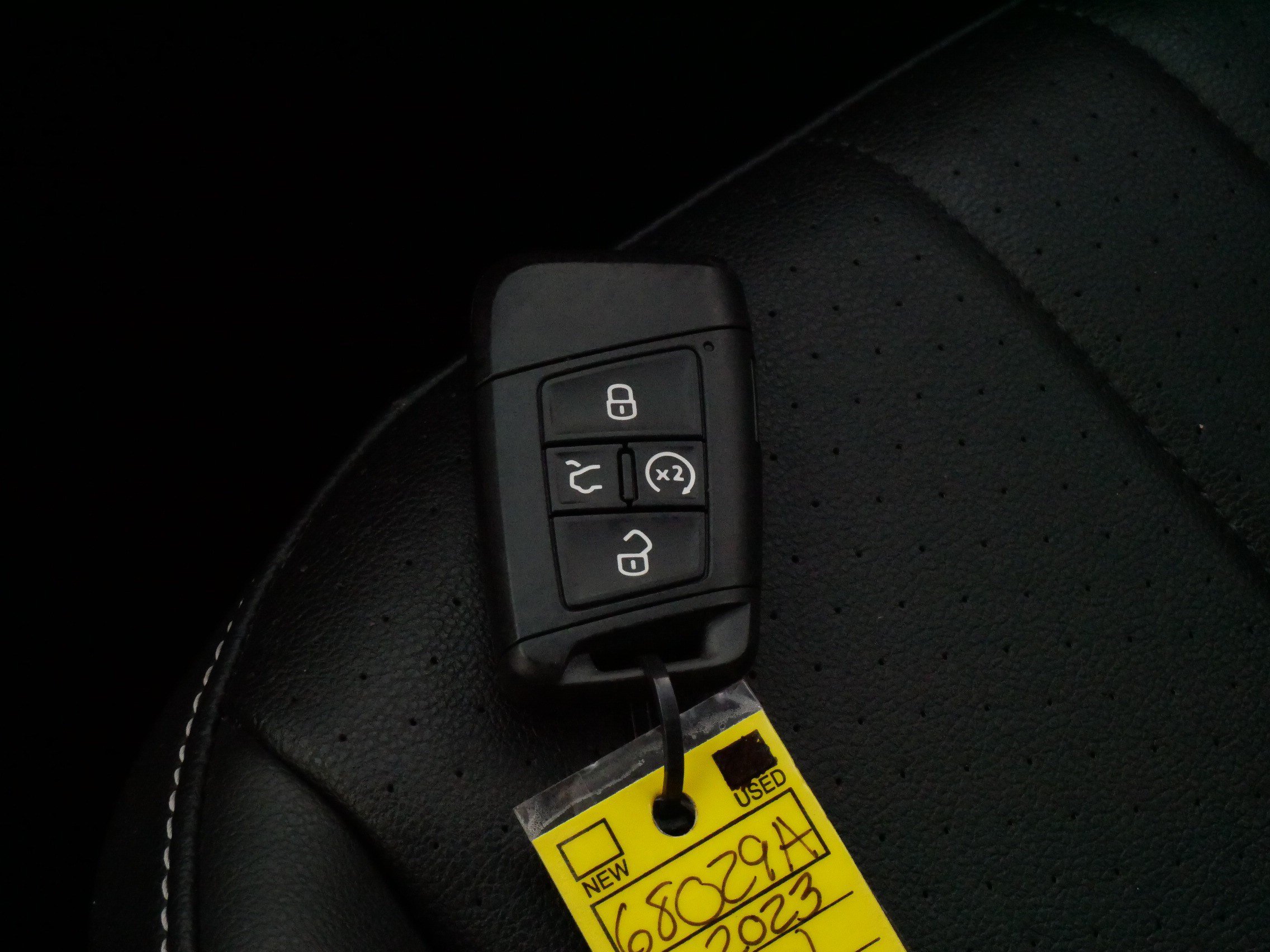 Certified 2023 Volkswagen Tiguan SE R-Line AWD/4WD image 31