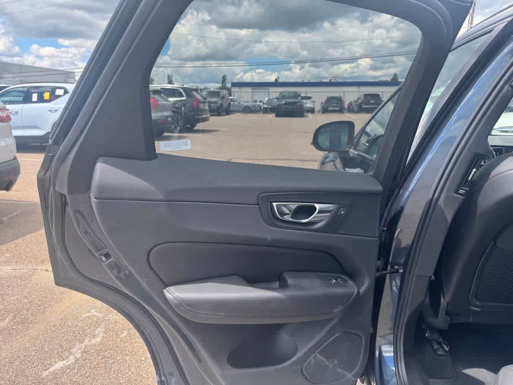 Used 2025 Volvo XC60 B5 Plus AWD/4WD image 15