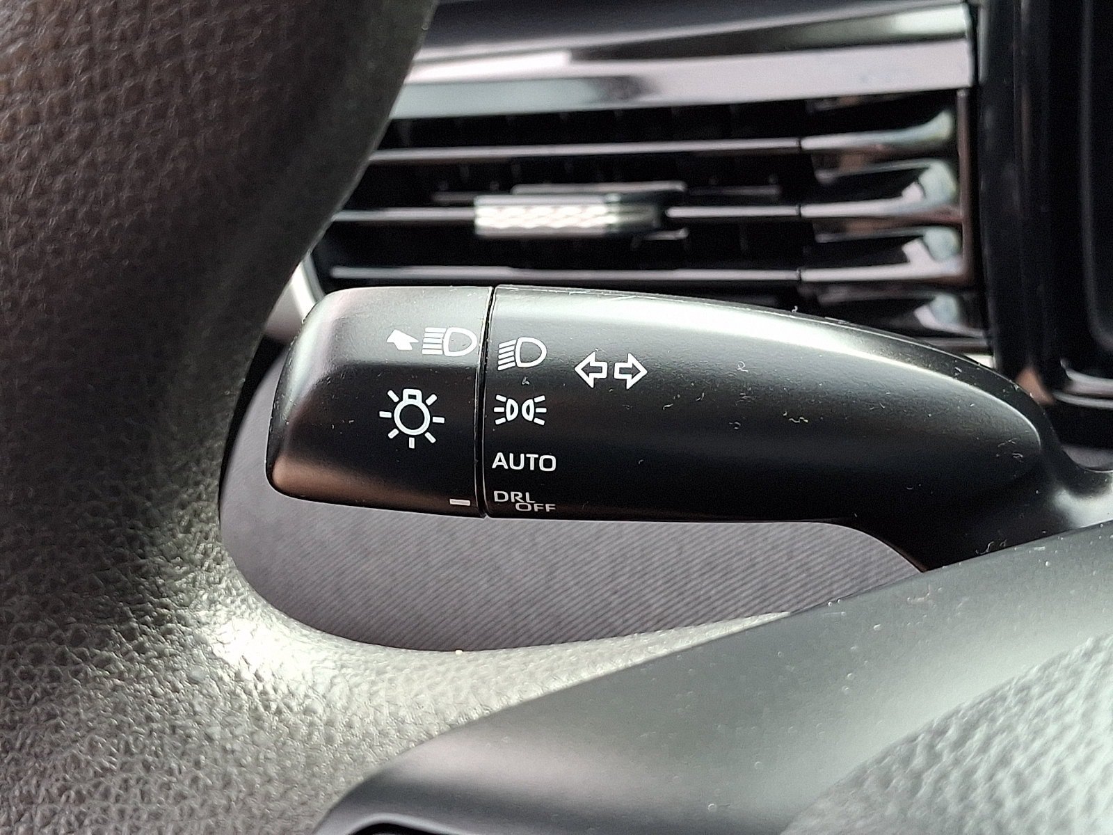Used 2025 Toyota Camry LE FWD image 25
