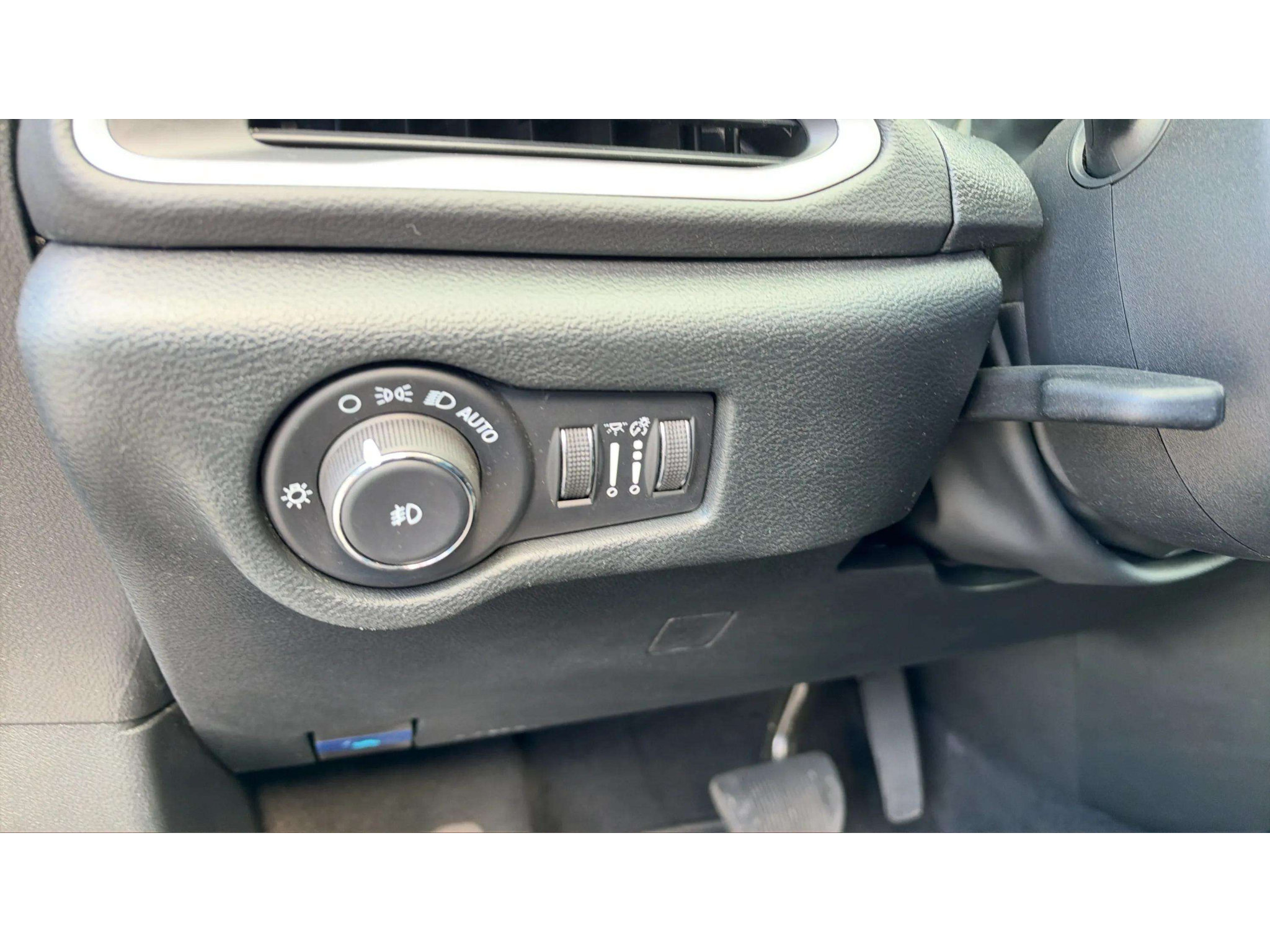 Used 2026 Chrysler Pacifica Select FWD image 21