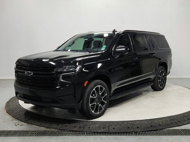 Used 2024 Chevrolet Suburban RST image 3