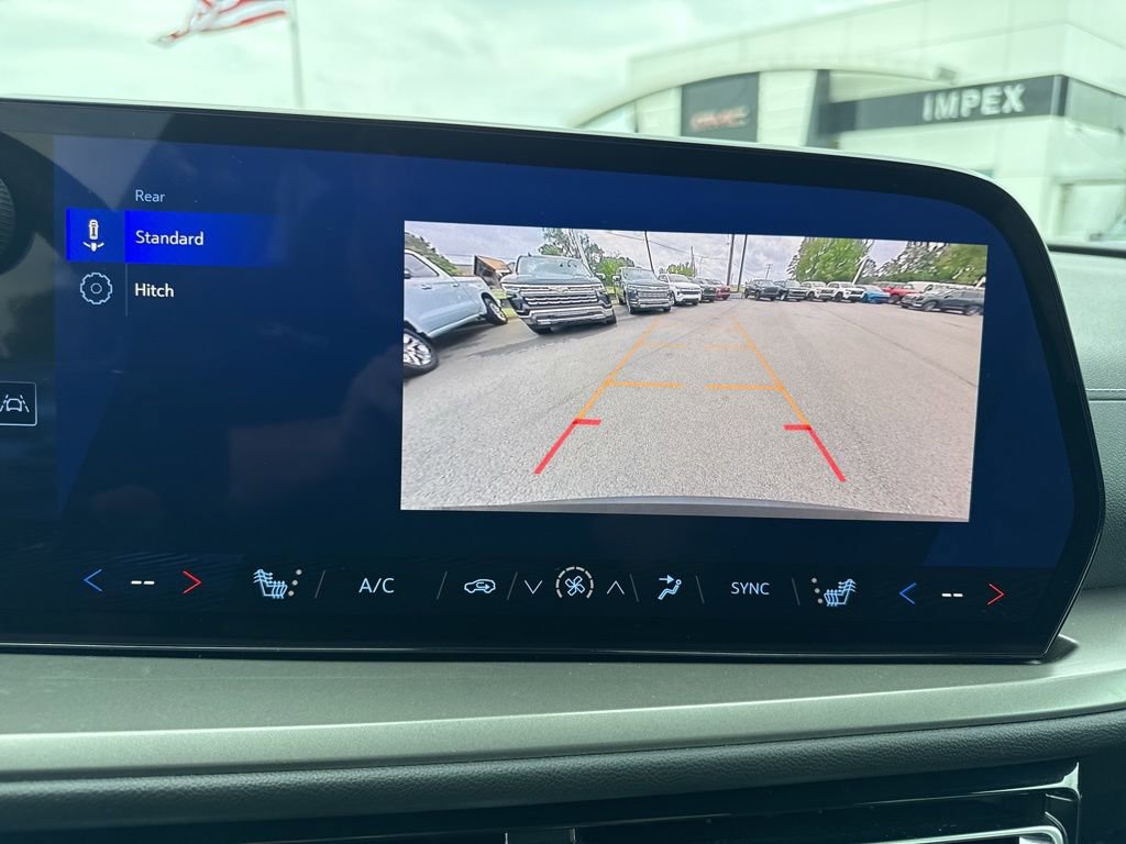 Used 2025 Chevrolet Traverse LT image 21