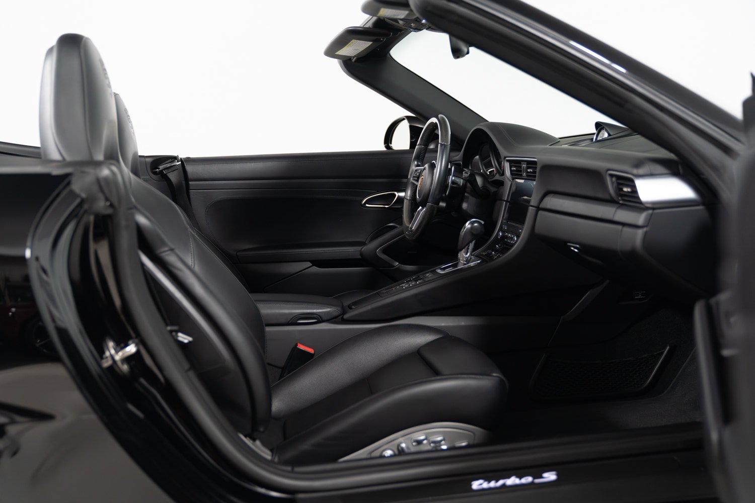 Used 2017 Porsche 911 Turbo S AWD/4WD image 38