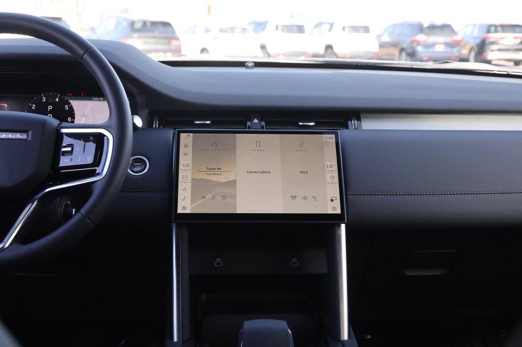 Used 2024 Land Rover Discovery Sport Dynamic SE image 22