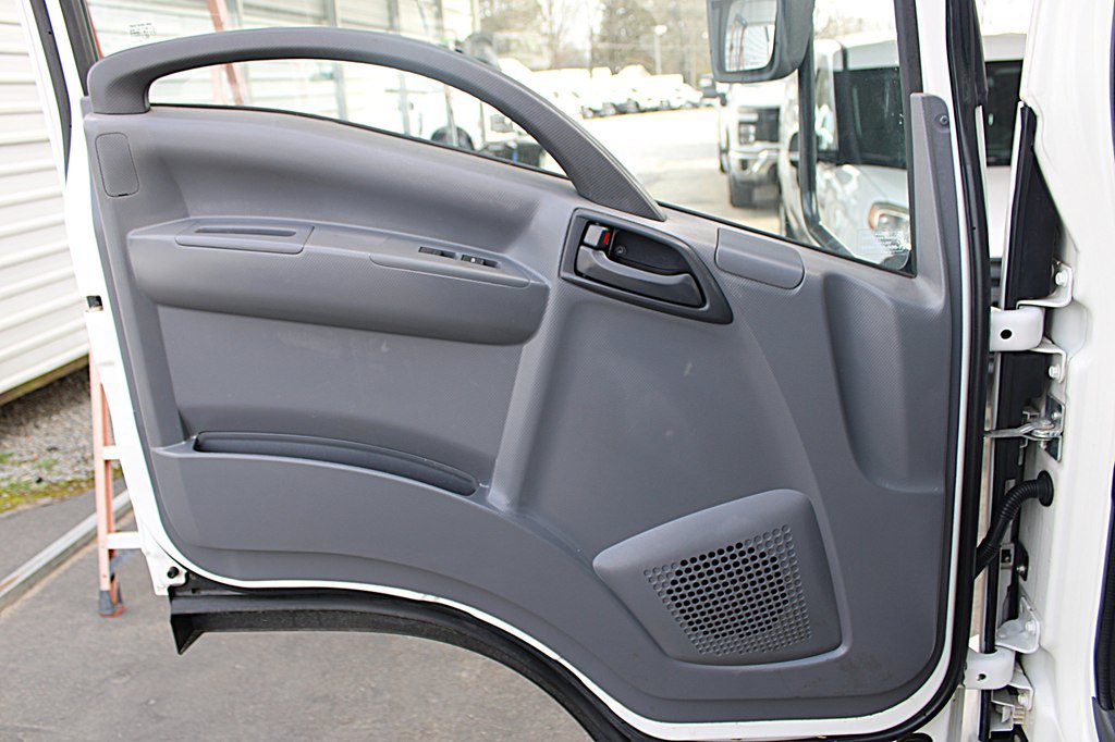 Used 2019 Isuzu NPR RWD image 17