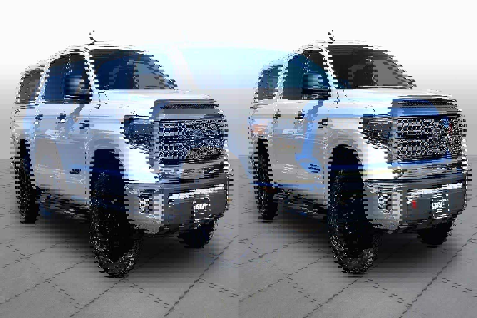 Used 2019 Toyota Tundra SR5 w/ SR5 Upgrade Package AWD/4WD image 3