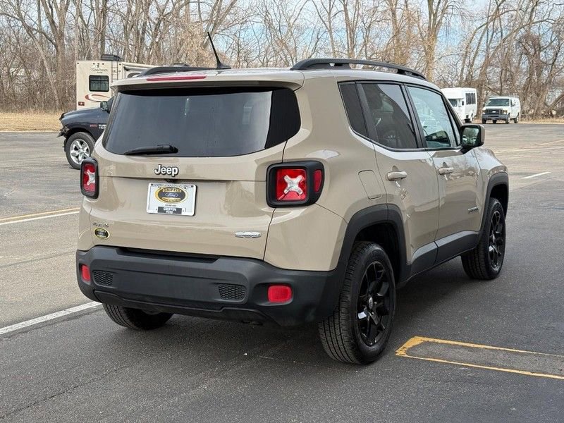 Used 2016 Jeep Renegade Latitude image 5
