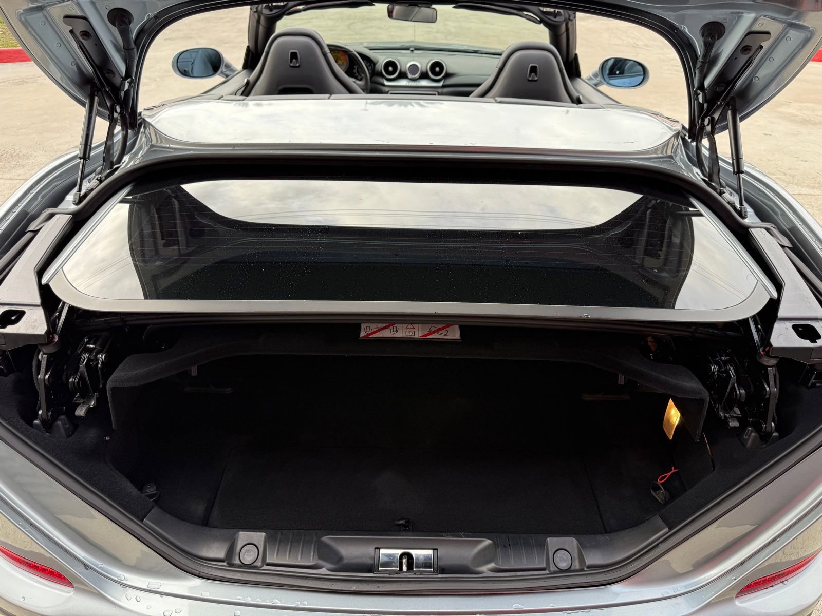 Used 2016 Ferrari California T RWD image 19