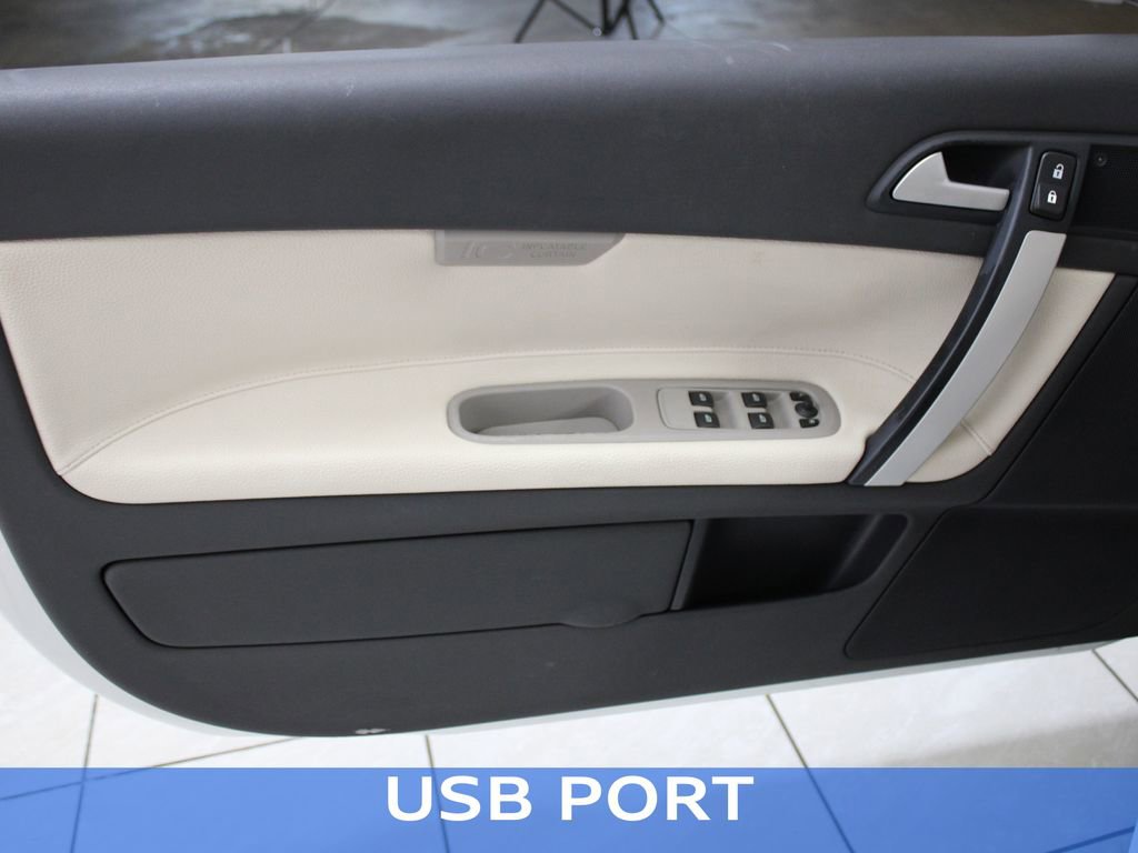 Used 2012 Volvo C70 T5 w/ Climate Pkg image 4