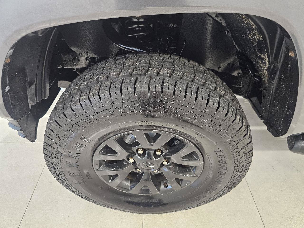 Used 2019 Toyota Tacoma SR5 AWD/4WD image 27
