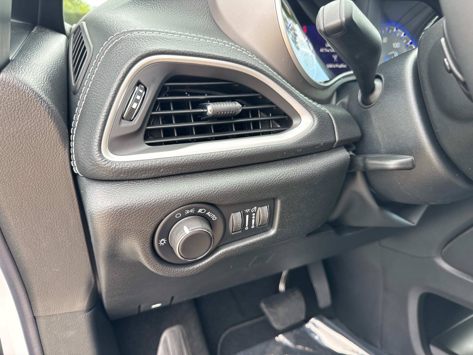 New 2027 Chrysler Pacifica Limited FWD image 31