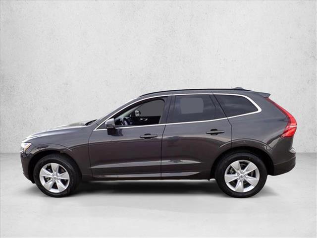 Used 2022 Volvo XC60 B5 Momentum image 2