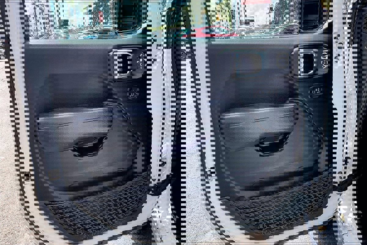 Used 2023 Jeep Wrangler Unlimited Rubicon image 20