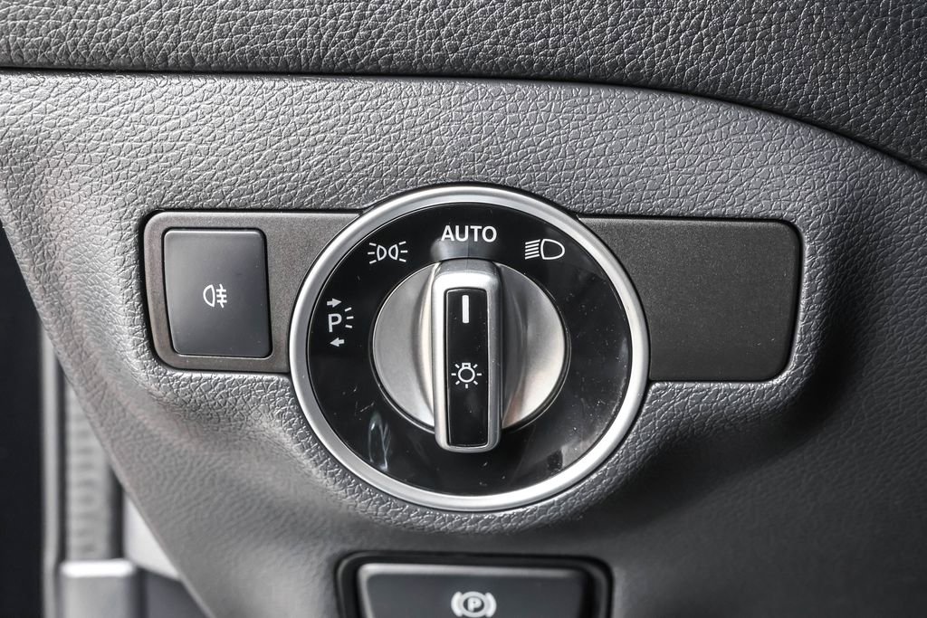 Used 2018 Mercedes-Benz GLA 250 4MATIC image 18