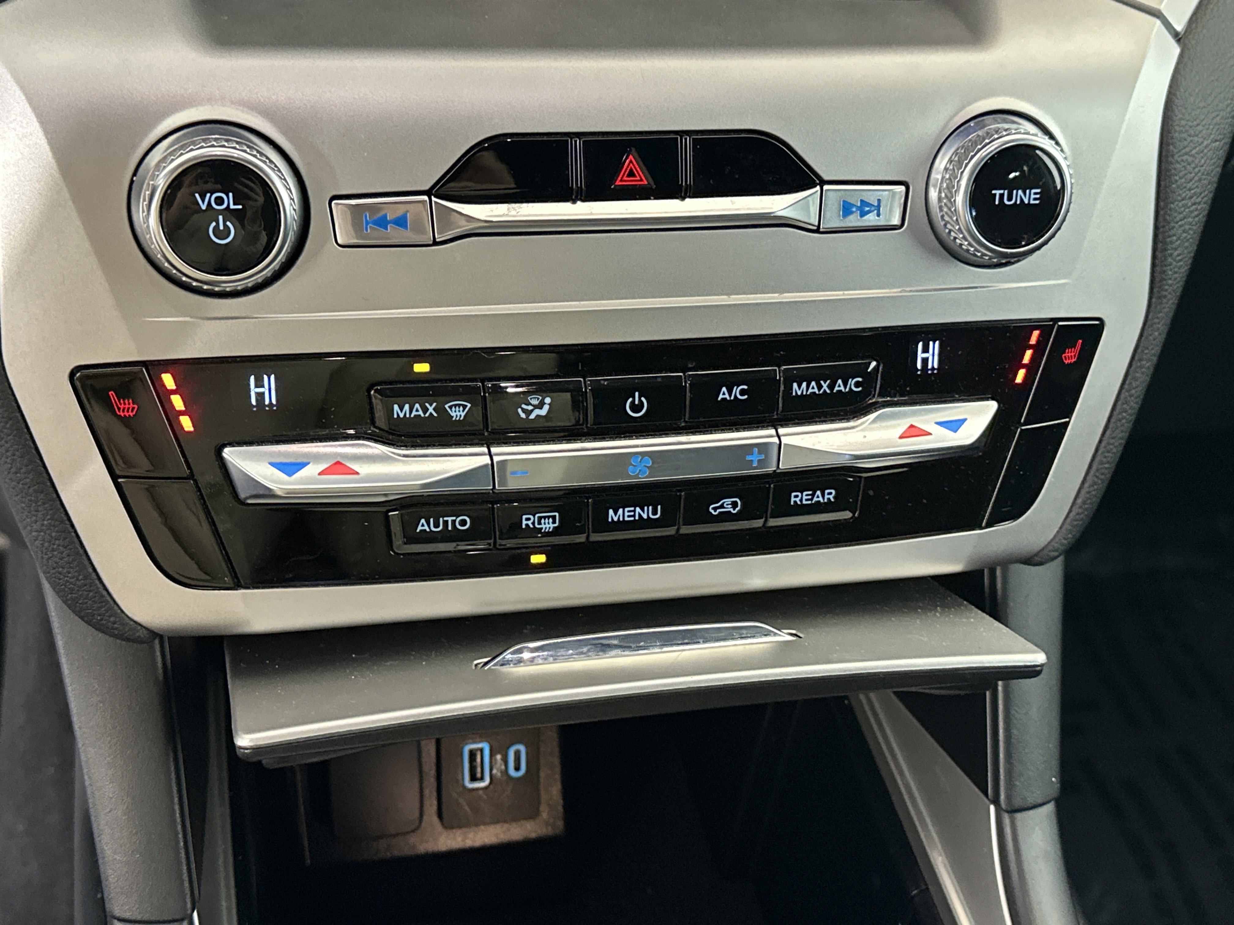 Used 2021 Ford Explorer XLT image 20