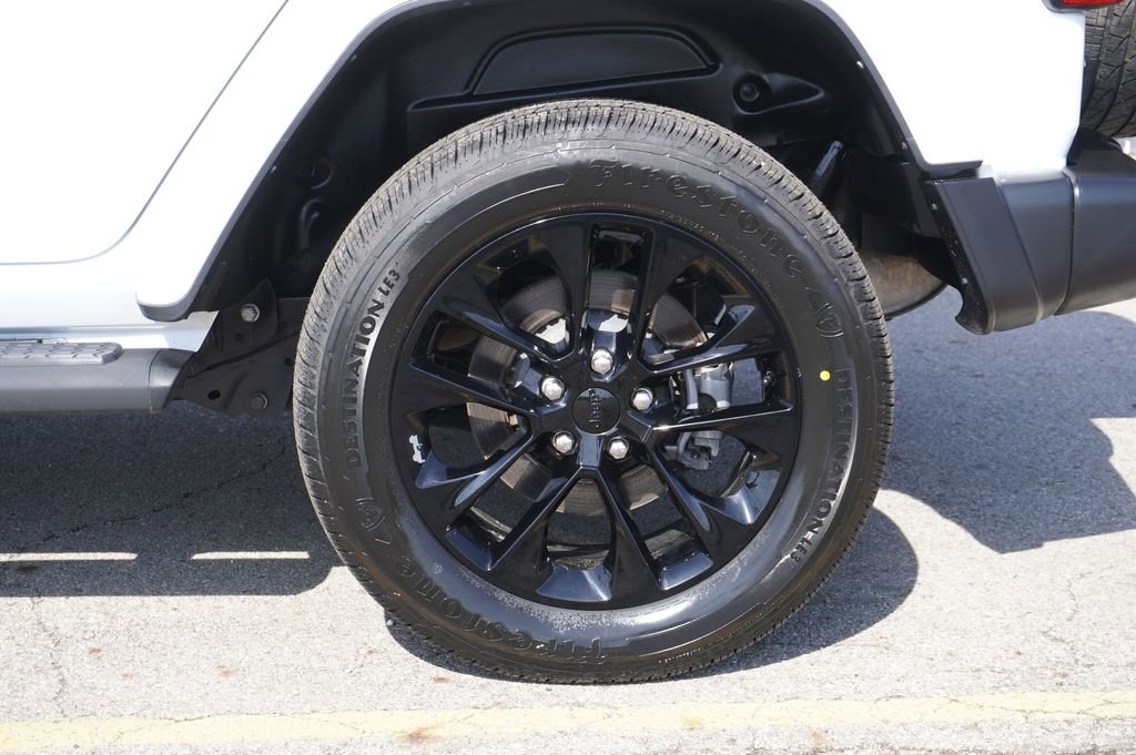 Used 2021 Jeep Wrangler Unlimited Sahara w/ Cold Weather Group AWD/4WD image 11