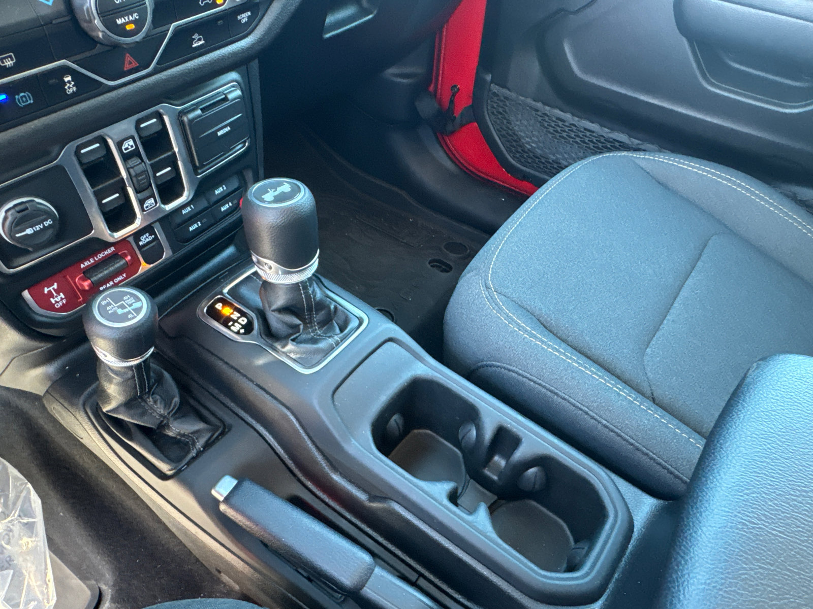 Used 2025 Jeep Wrangler Willys image 30