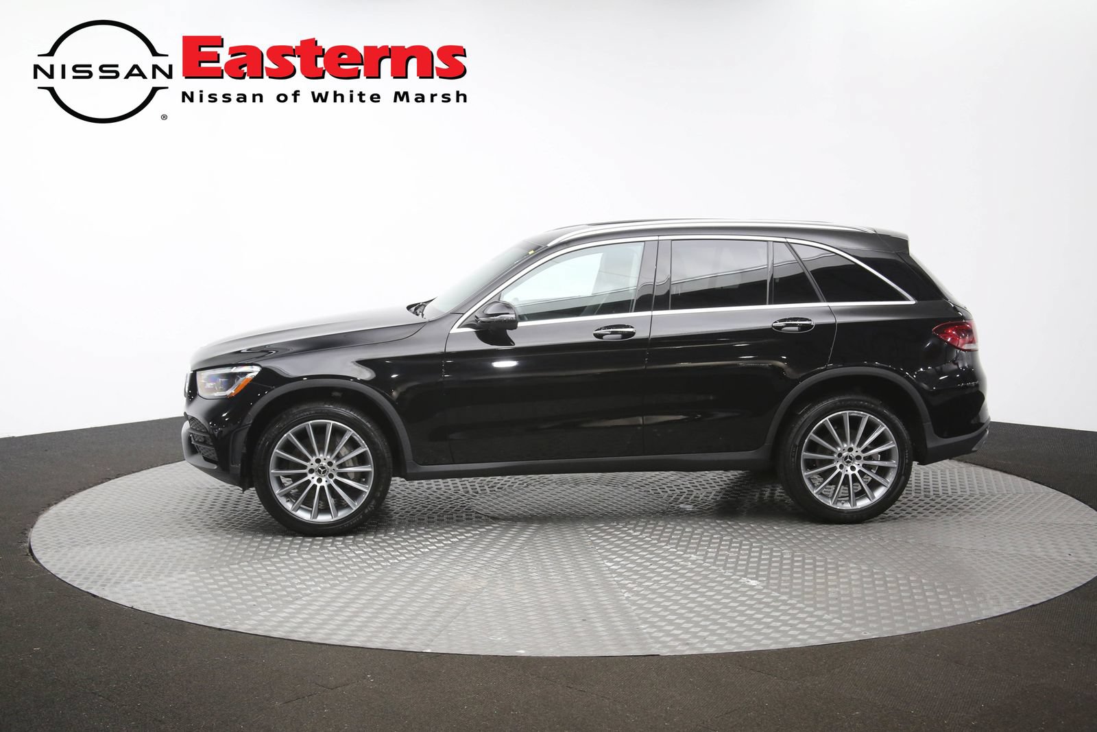Used 2022 Mercedes-Benz GLC 300 4MATIC w/ AMG Line image 61