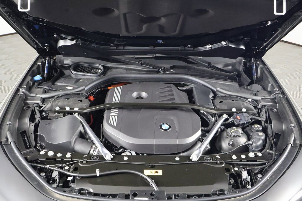 New 2026 BMW 750e xDrive image 9