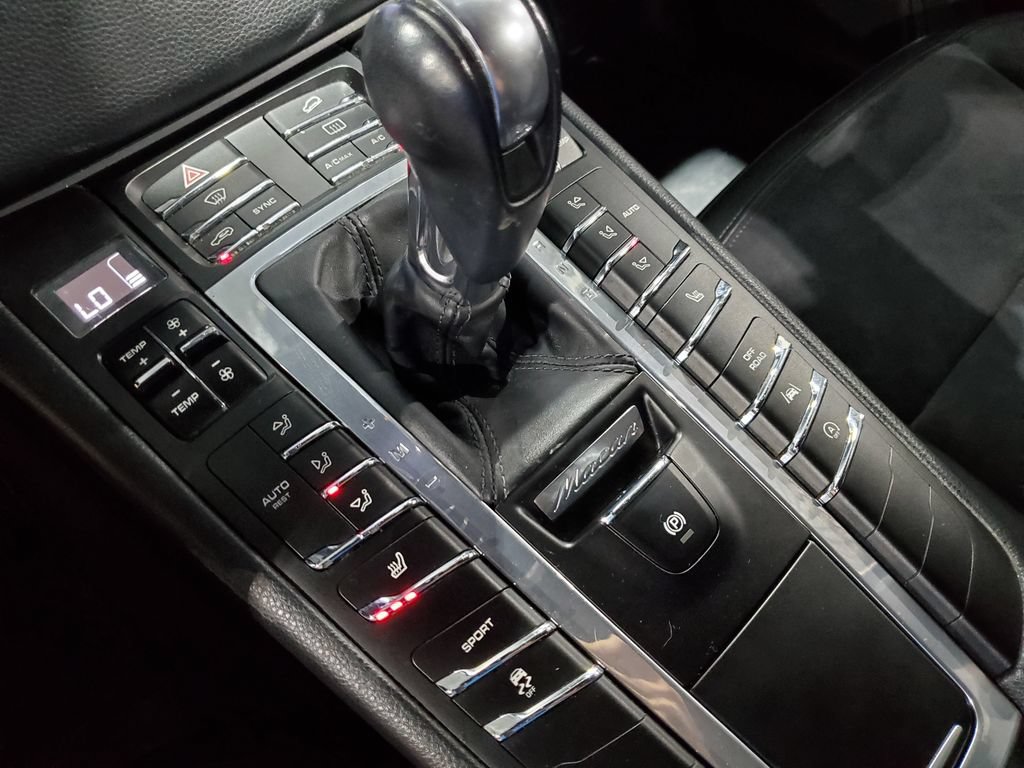 Used 2018 Porsche Macan AWD/4WD image 31