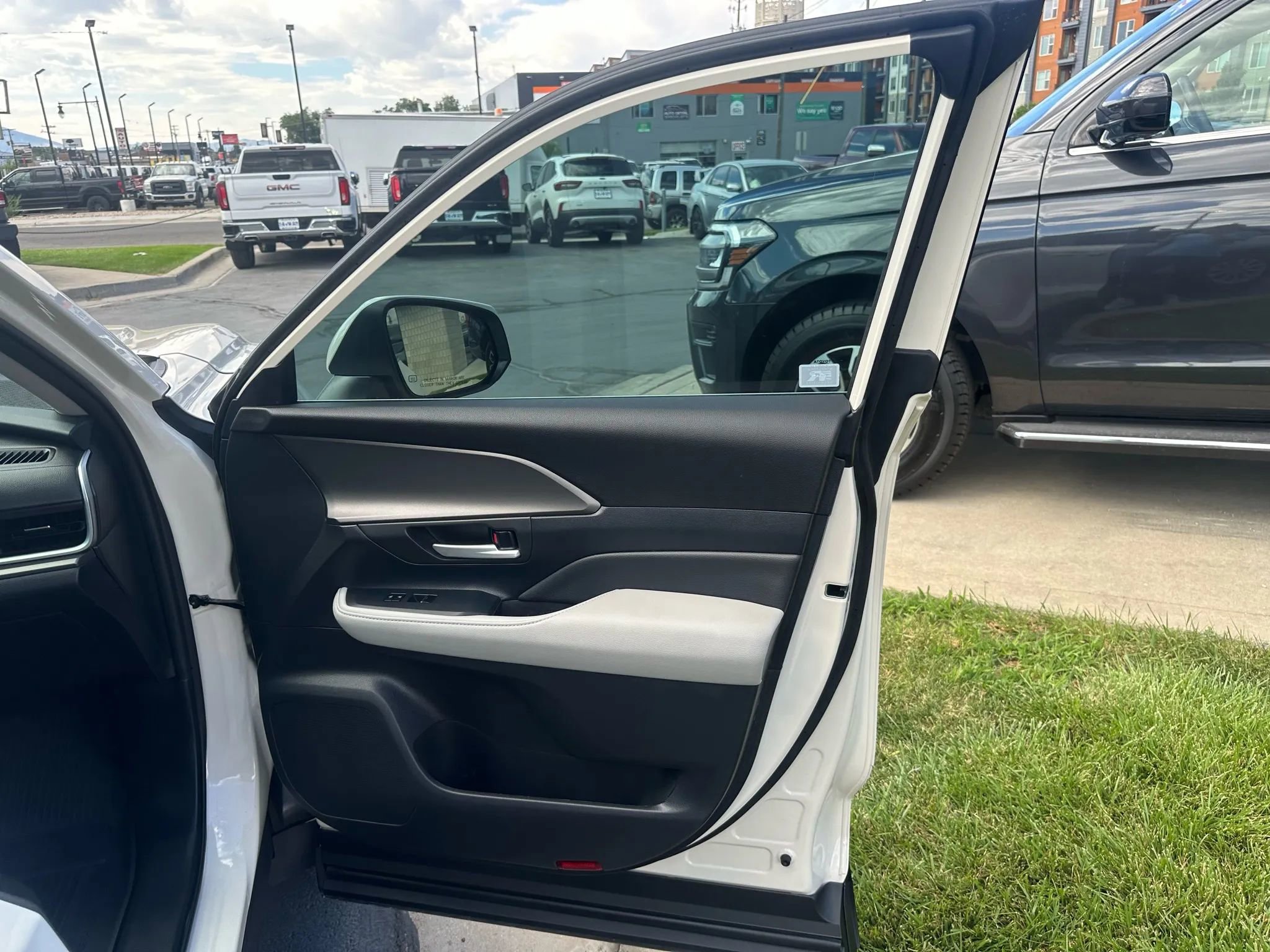 Used 2024 Toyota Grand Highlander AWD image 29