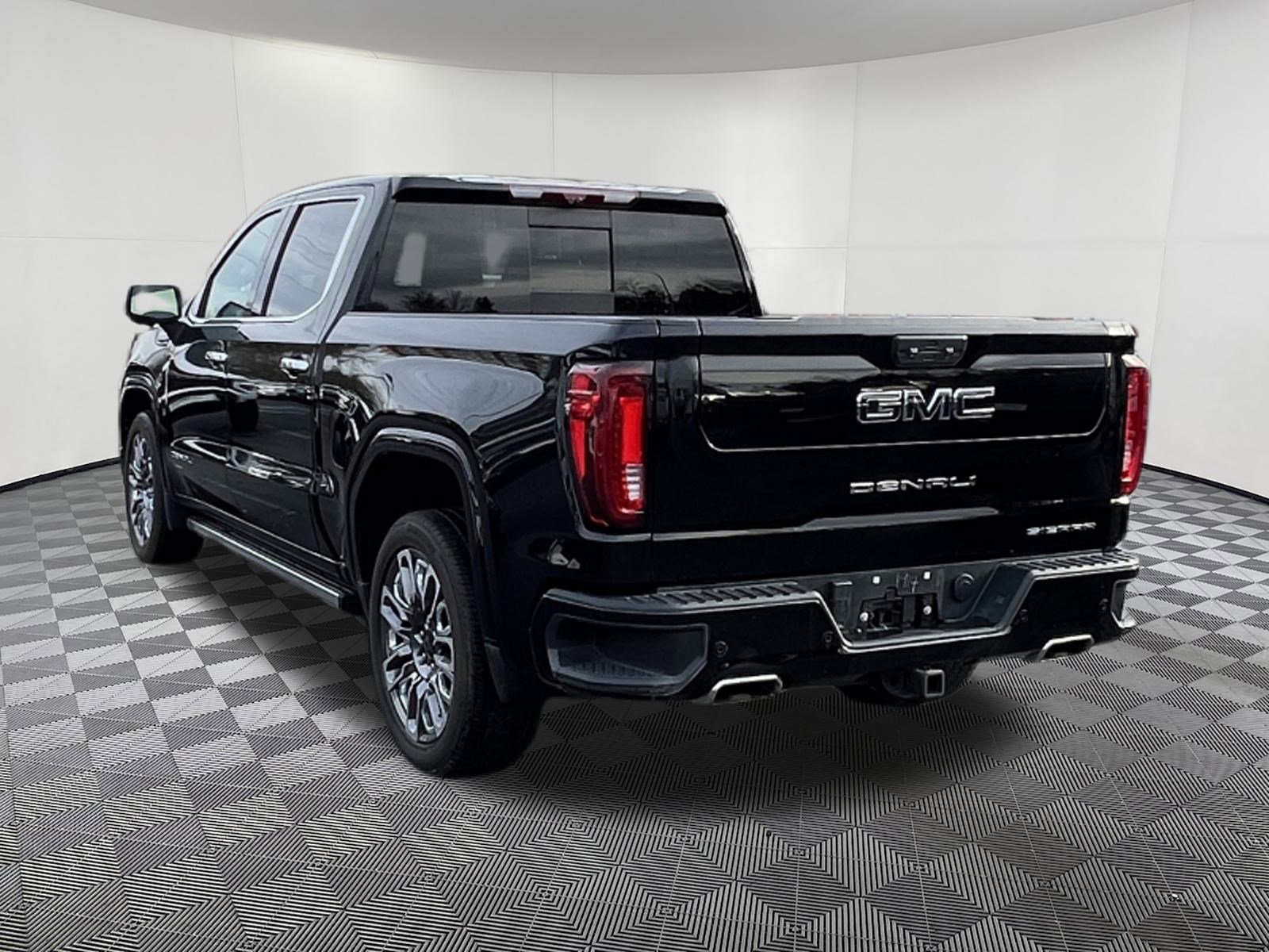 Used 2023 GMC Sierra 1500 Denali Ultimate image 4