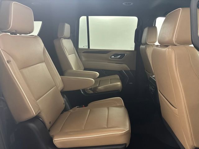Used 2024 Chevrolet Suburban Premier image 17