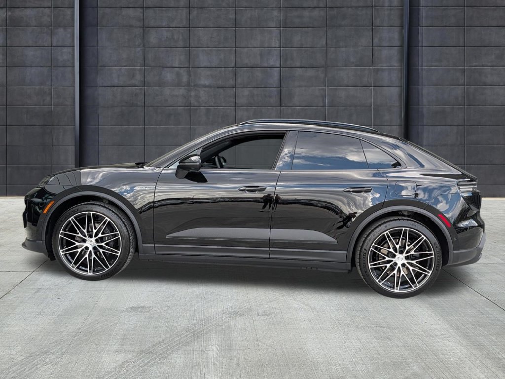 New 2026 Porsche Macan Electric RWD image 2