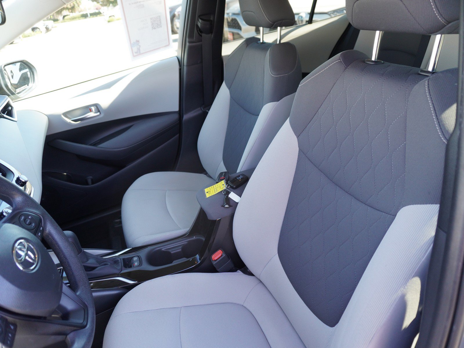 Used 2021 Toyota Corolla LE w/ Carpet Mat Package (TMS) FWD image 21