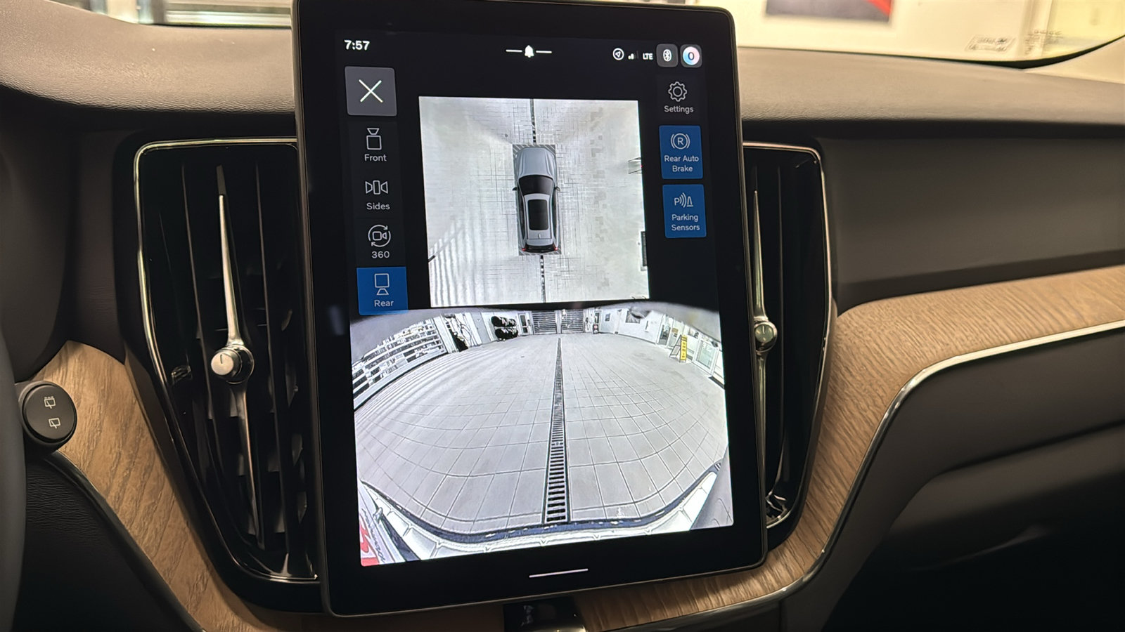New 2027 Volvo XC60 T8 Plus AWD/4WD image 18