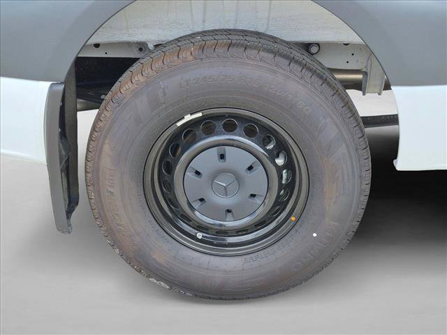 Used 2025 Mercedes-Benz Sprinter 2500 image 21