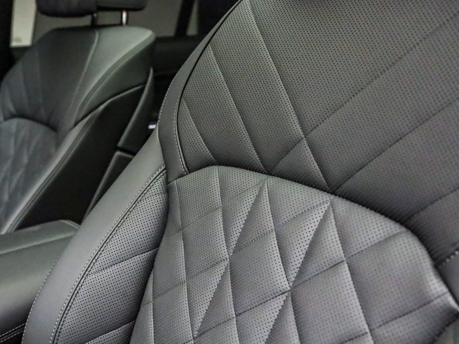 Certified 2025 BMW X5 xDrive50e w/ Executive Package image 23