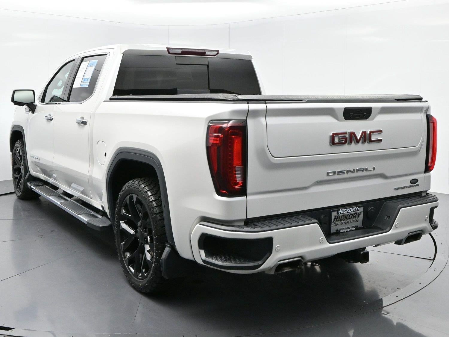 Used 2022 GMC Sierra 1500 Denali w/ Driver Alert Package II AWD/4WD image 2