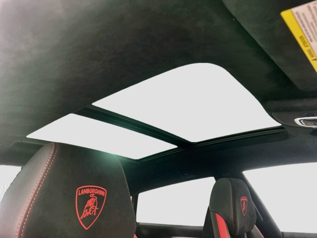 Used 2024 Lamborghini Urus Performante AWD/4WD image 17