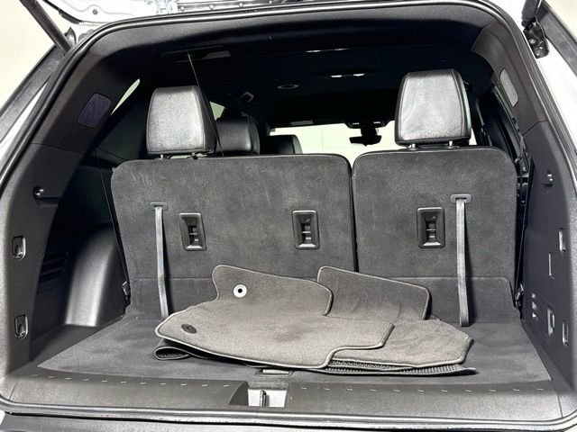 Used 2023 Chevrolet Traverse RS image 16