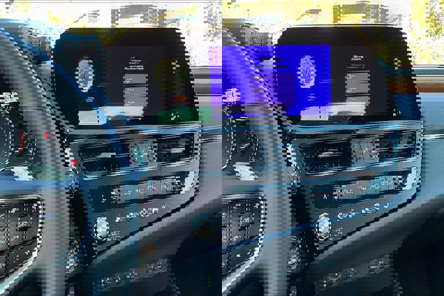 New 2025 Lexus ES 350 w/ Premium Package image 6