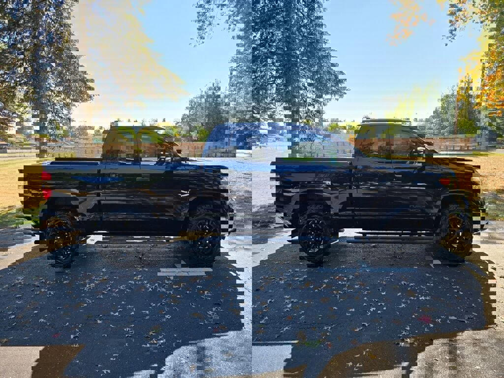 Used 2017 Toyota Tundra SR5 image 8