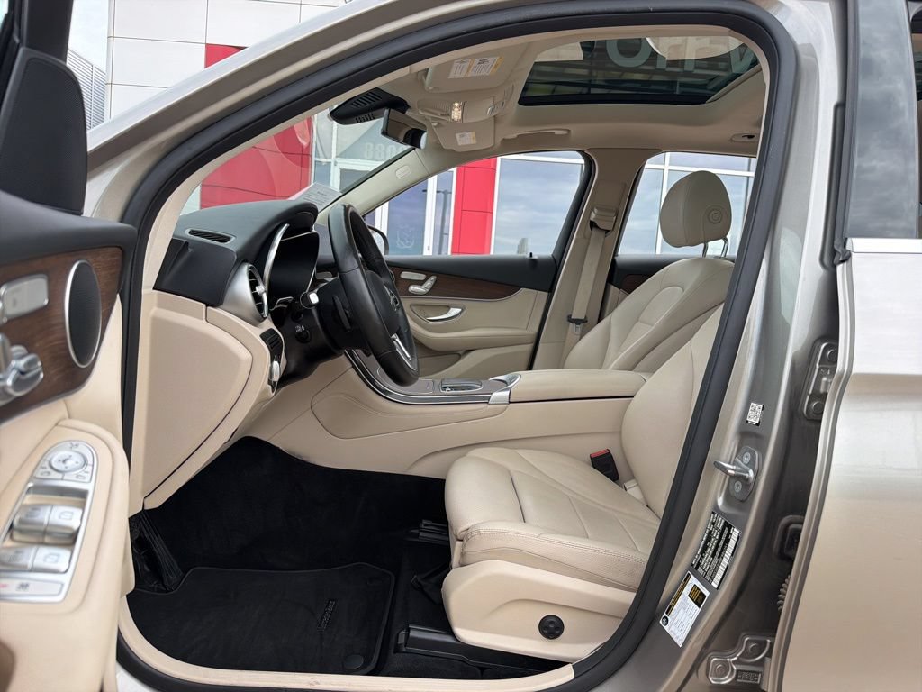 Used 2021 Mercedes-Benz GLC 300 4MATIC image 14