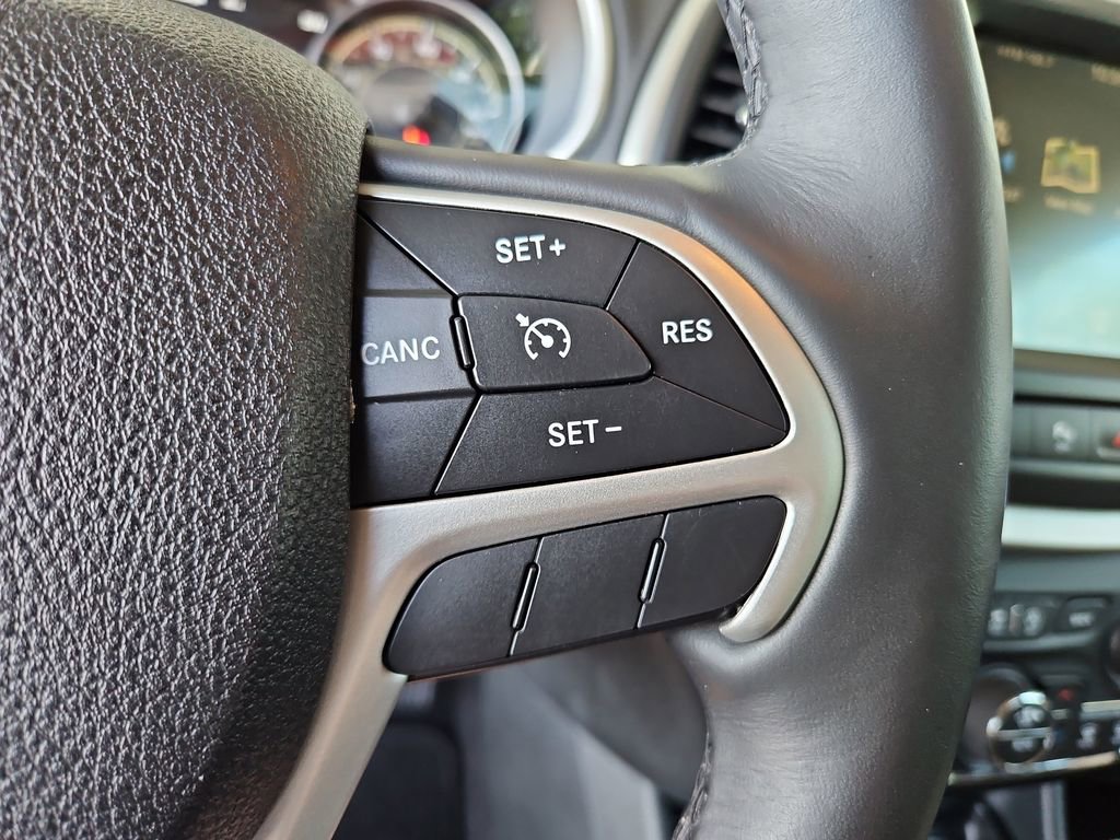 Used 2016 Jeep Cherokee Limited FWD image 12