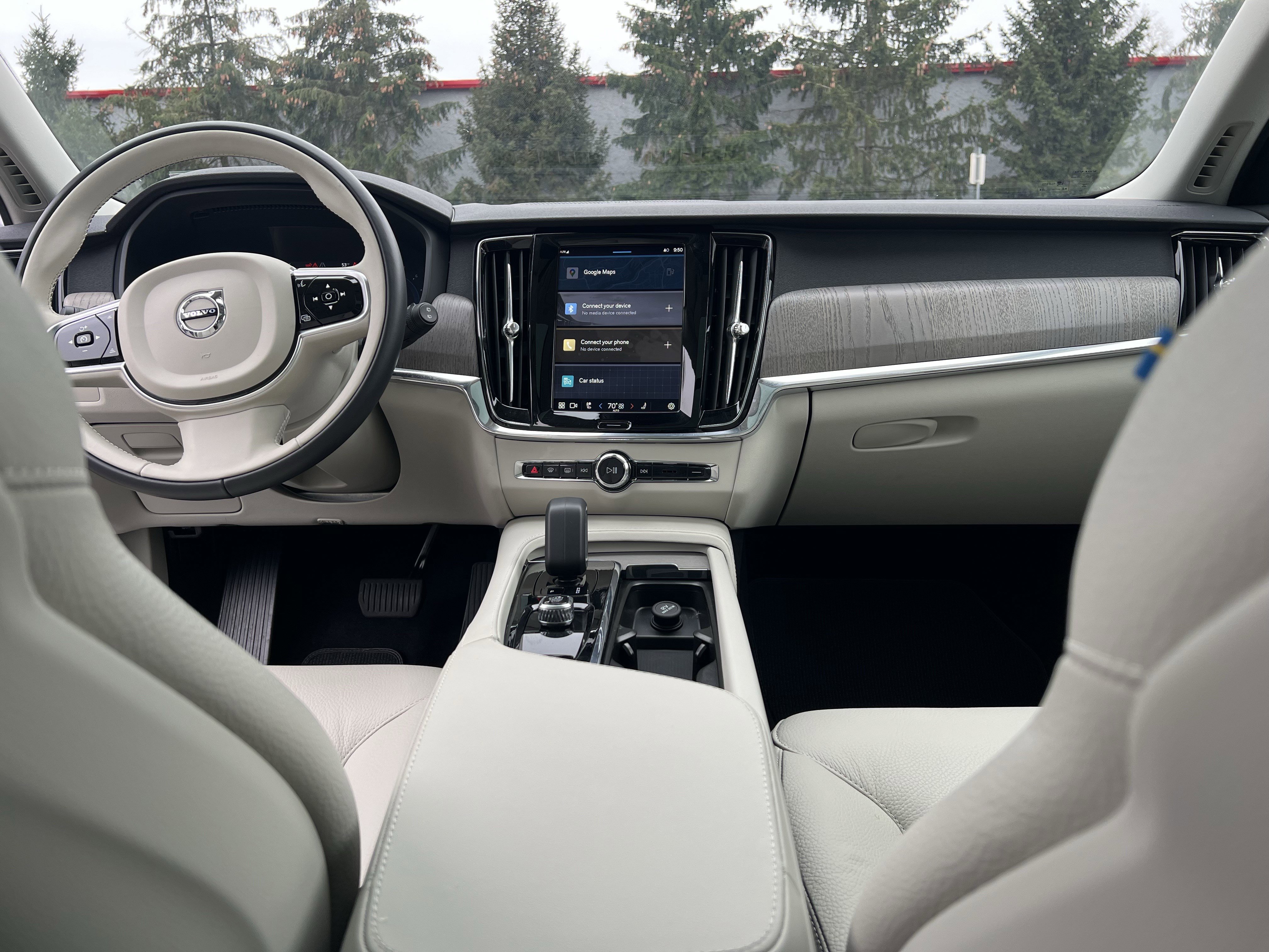 Used 2025 Volvo V90 B6 Cross Country Plus image 17