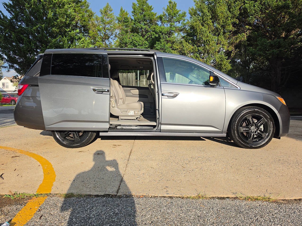 Used 2012 Honda Odyssey Touring Elite image 3