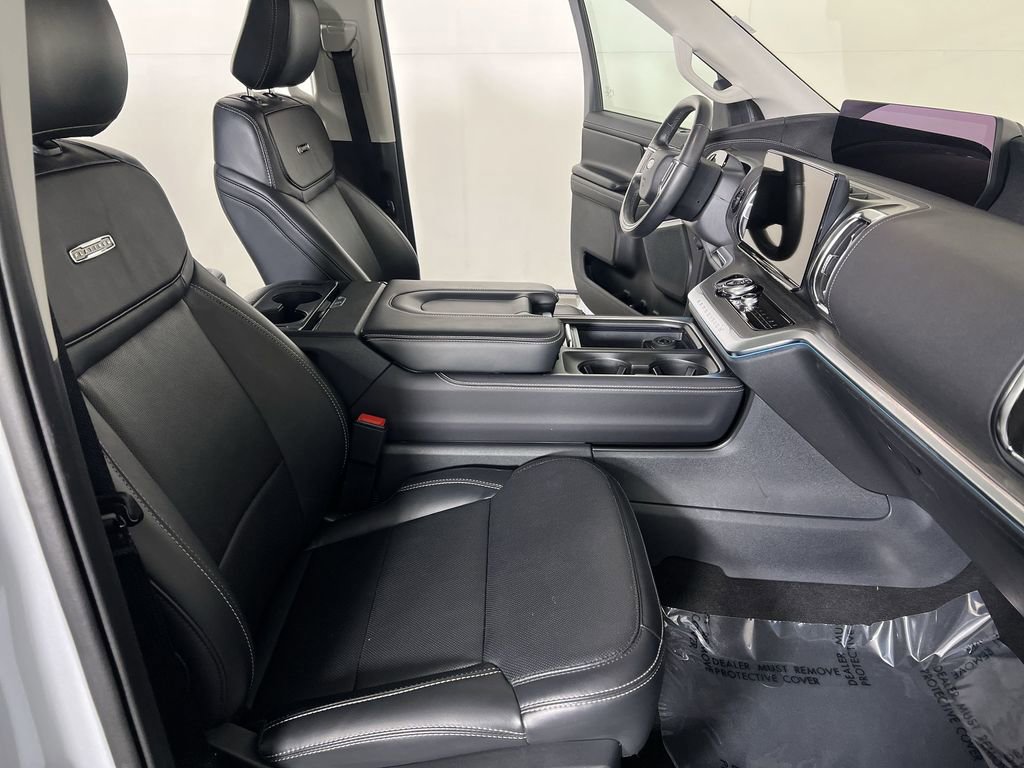 Used 2025 Ford Expedition Platinum image 30