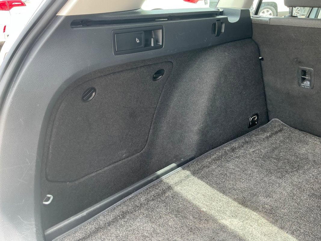 Used 2016 Volkswagen Golf S image 11