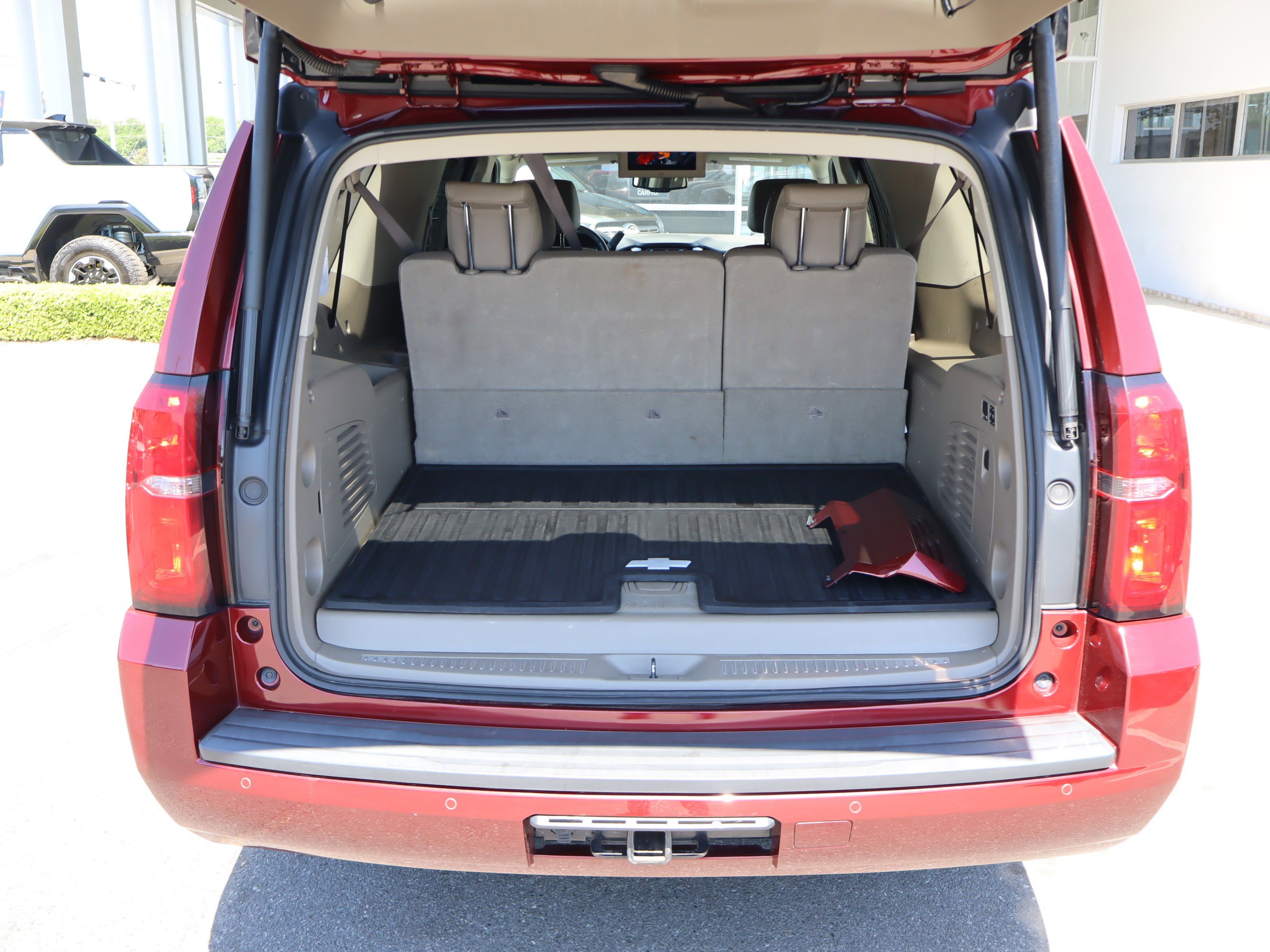 Used 2017 Chevrolet Suburban LT AWD/4WD image 36