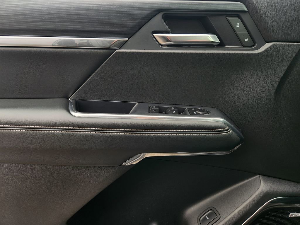 Used 2025 GMC Acadia Elevation image 23