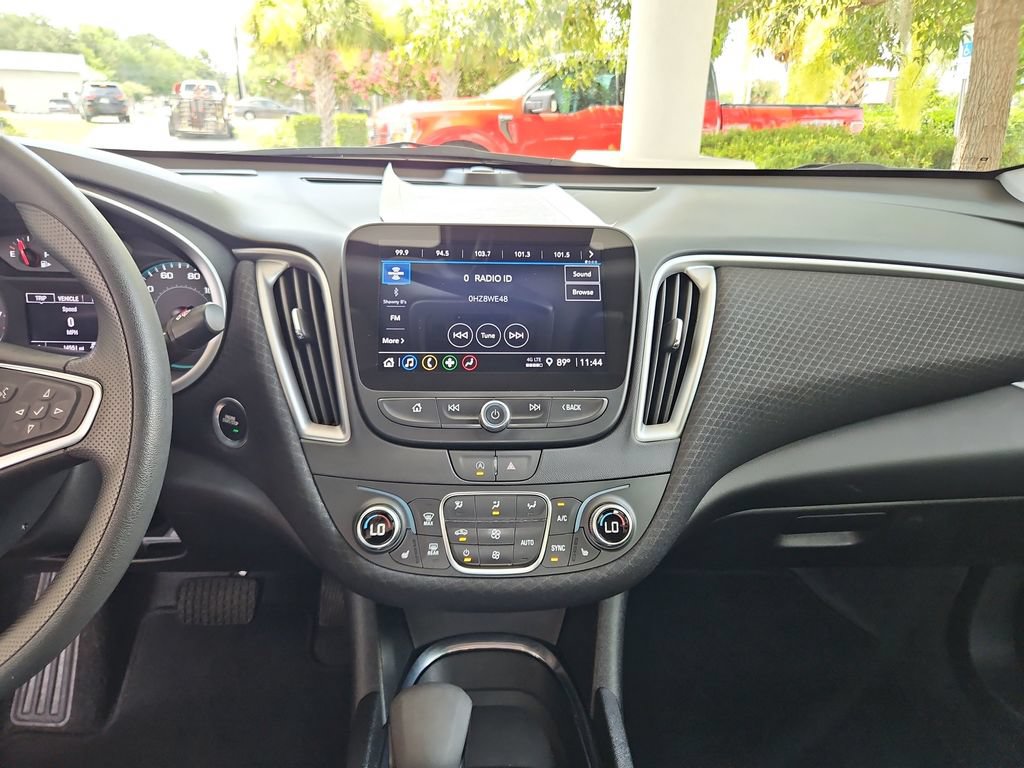 Used 2025 Chevrolet Malibu LT FWD image 15