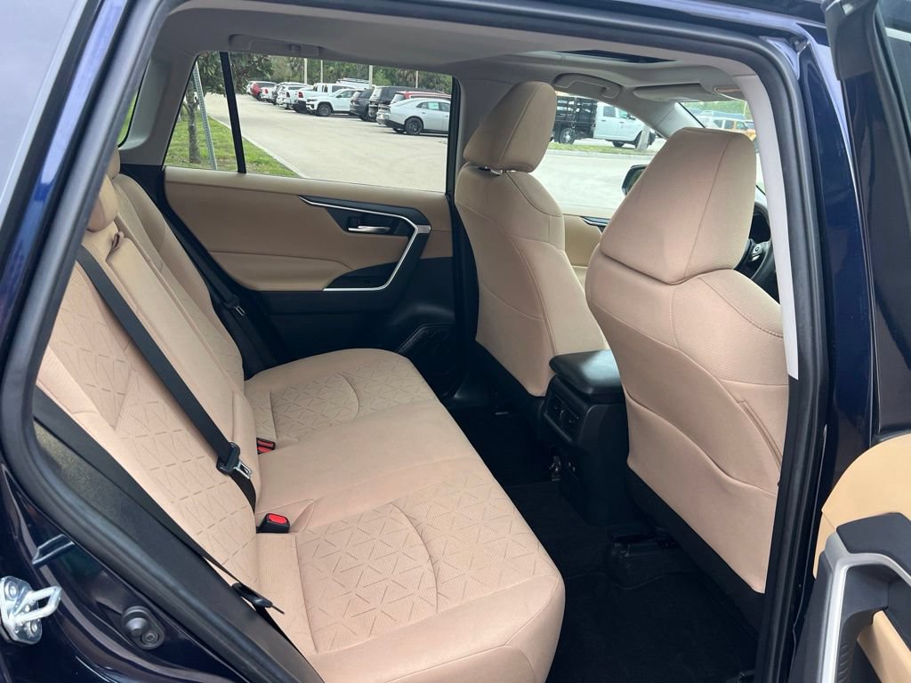 Used 2021 Toyota RAV4 XLE w/ Convenience Package FWD image 22